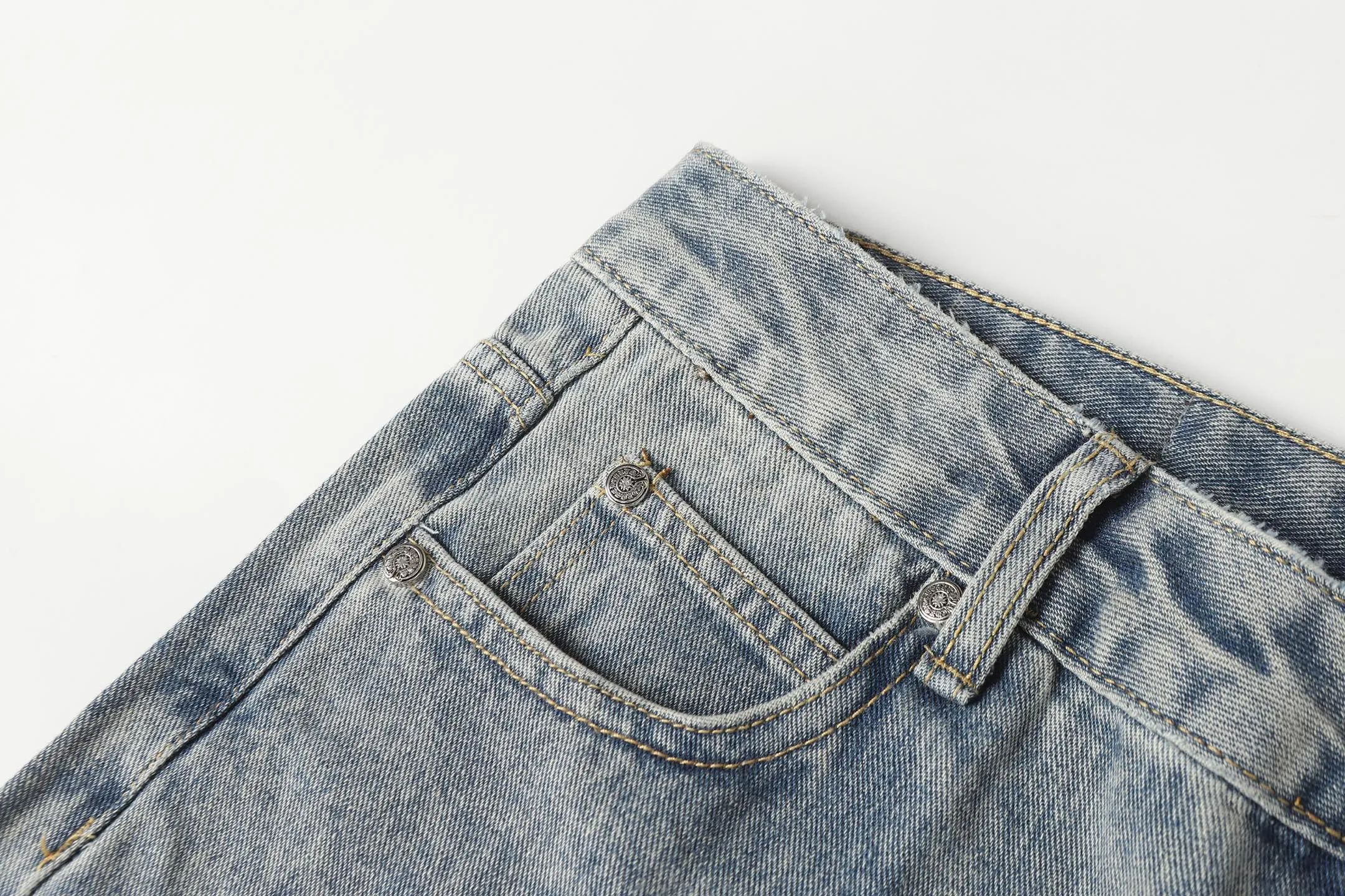 P260 Cross-border model, please do not place an order if you are pursuing quality - Chrome Hearts/Chrome Hearts Cross ✝️Pink embroidered washed jeans, trousers and casual pants - High weight, high density and high quality. The wool is soft, delicate and skin-friendly. It feels soft and silky. It has excellent warmth and skin-friendly properties. - Custom-woven and dyed, no color difference. No matter the fabric or workmanship details, it beats the ordinary version on the market. - Hardware zipper accessories are all customized, full of details - Color: washed blue -Size: 28 30 32 34 36